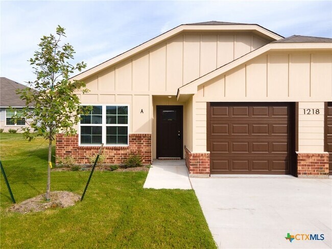 Building Photo - 1218 LEXINGTON Dr