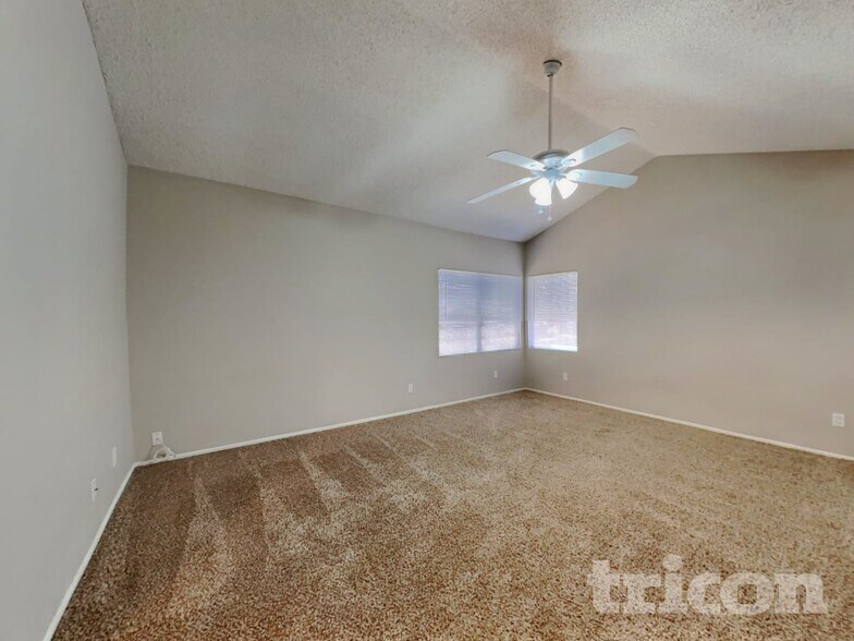 Building Photo - 5214 E Fountain St