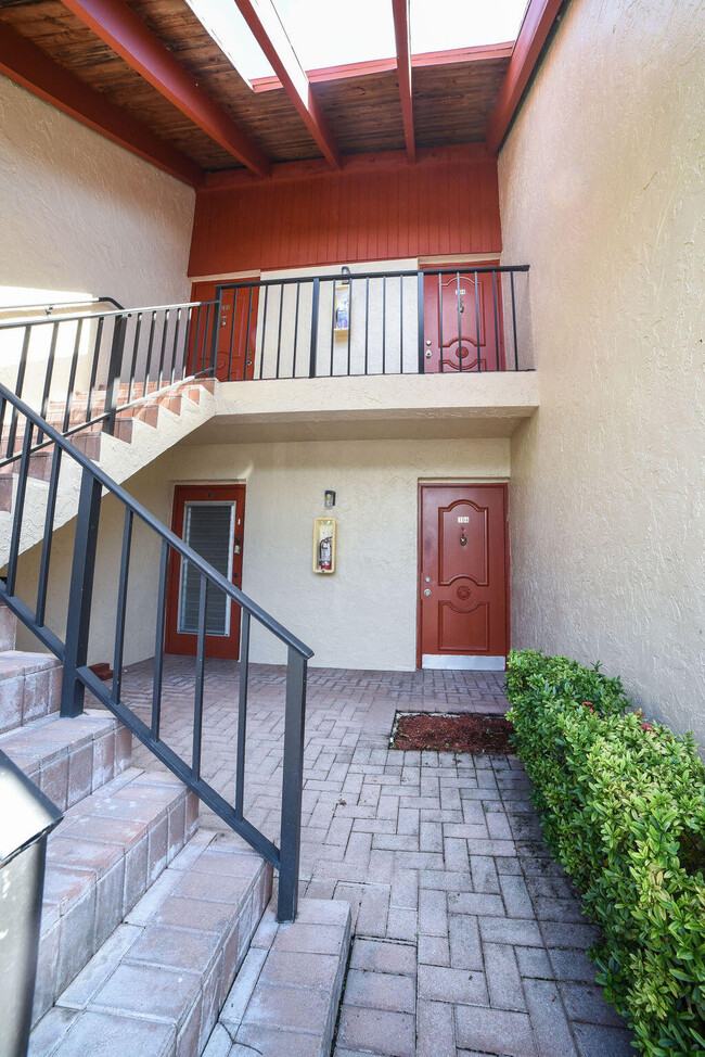 Building Photo - 6625 S Oriole Blvd