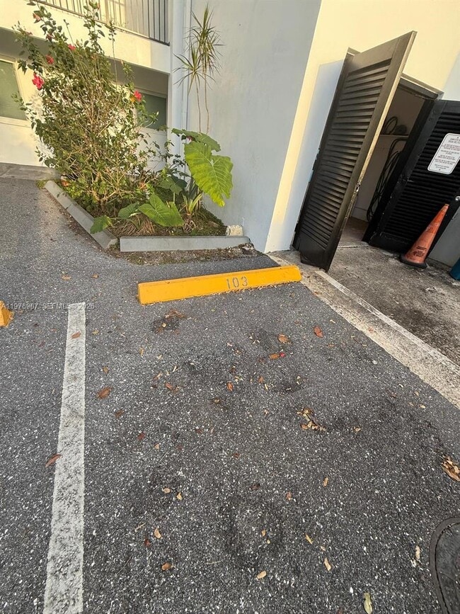 Building Photo - 2415 Lincoln St