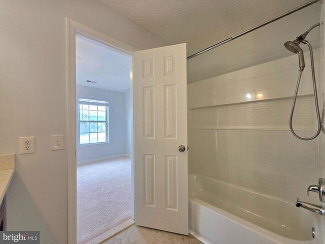 Building Photo - 6539 Old Carriage Ln