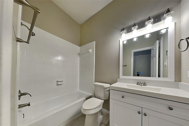 Building Photo - 3607 Kennedy Dr