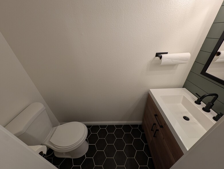 Half Bath #1 - 813 Radiant Star St