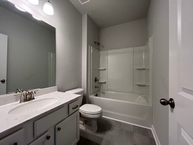 Building Photo - 5144 Aylesbury Ct