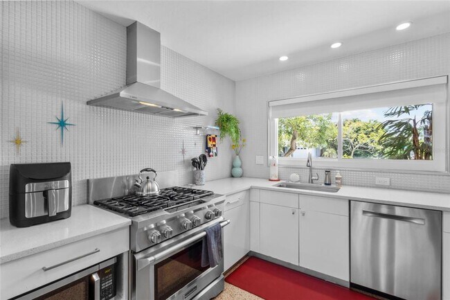 Building Photo - 7739 Westmoreland Dr
