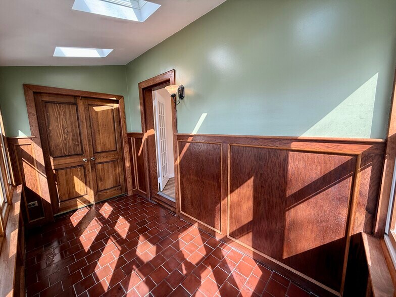 Building Photo - 57 Main St