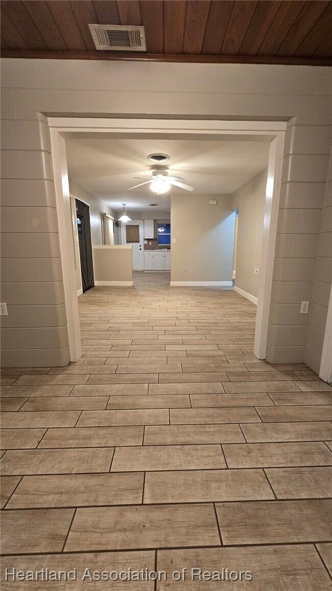 Building Photo - 6321 Lakeside Dr W