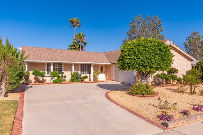 Building Photo - Stunning 4-Bedroom Simi Valley Home with P...