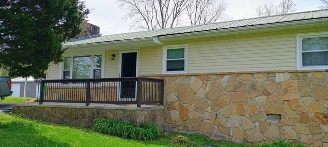 Building Photo - 708 Prentice St