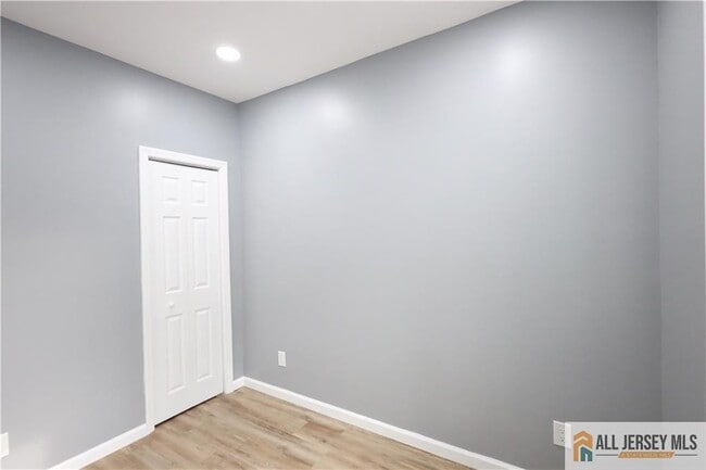 Building Photo - 397 Washington St