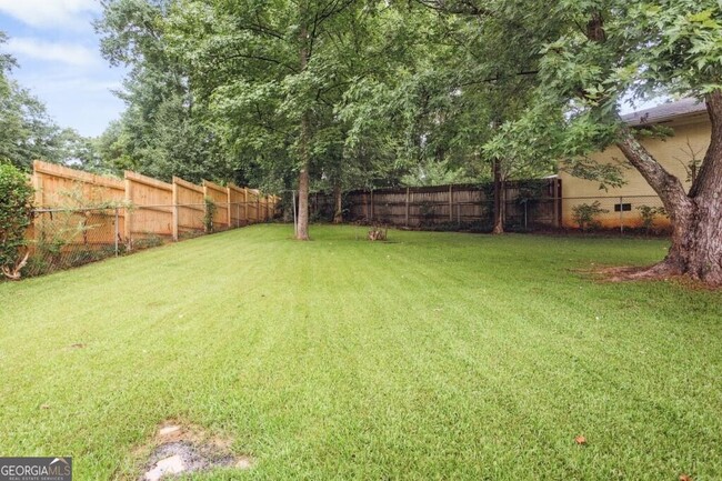 Building Photo - 1049 Brookdale Dr