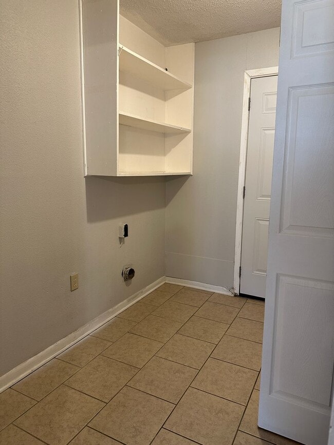 Building Photo - 422 Hardee Dr