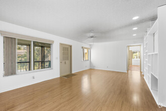 Building Photo - 313 Pine Ridge Cir