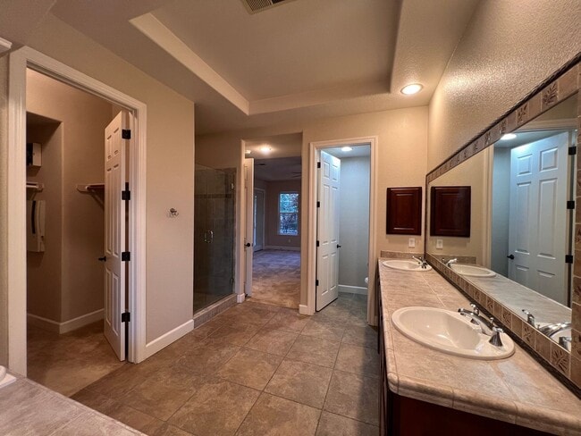 Building Photo - Large Home located in the Gated Community of Dorado in S. Reno