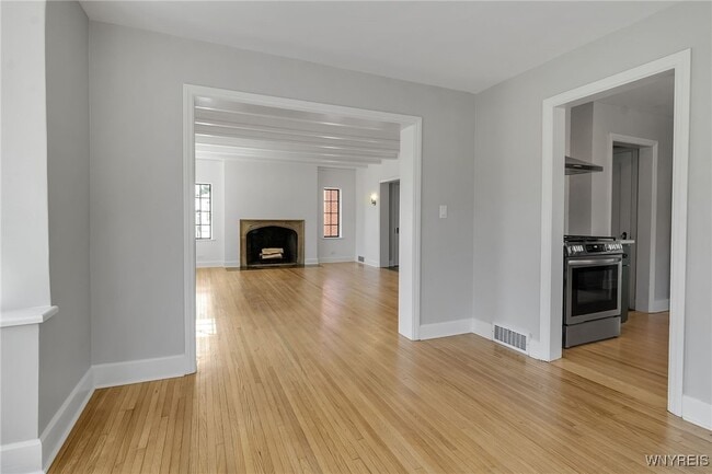 Building Photo - 305 Girard Ave