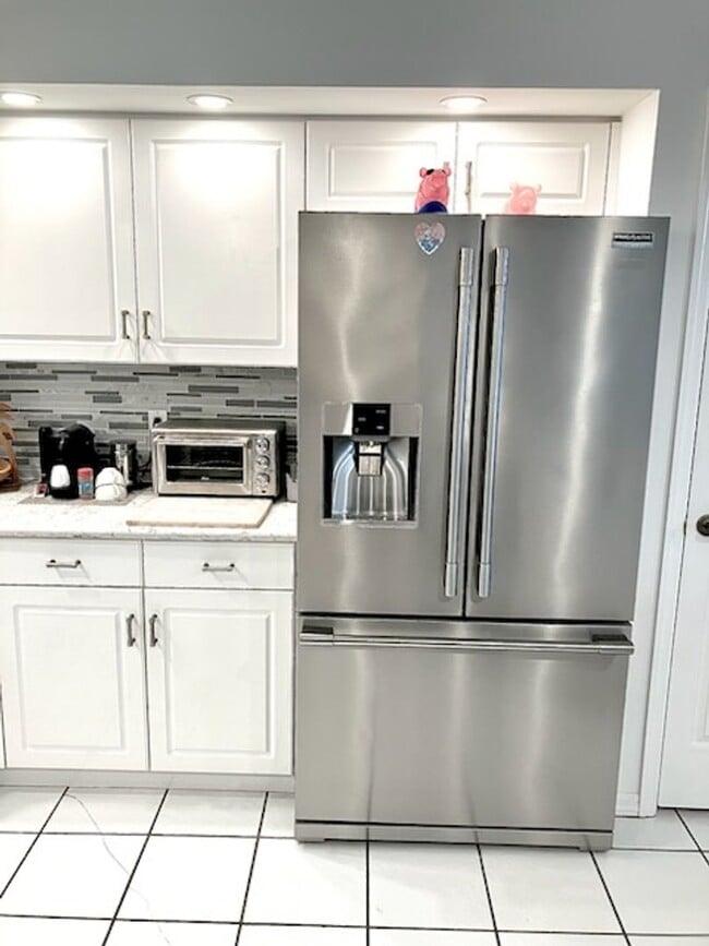 Building Photo - Home