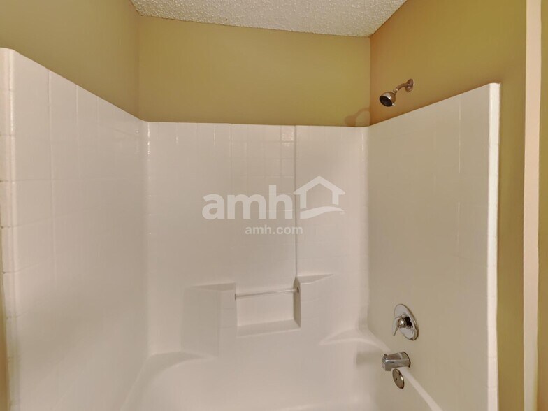 Building Photo - 14028 Crestwick Dr W