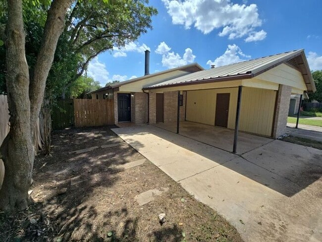 Building Photo - **Updated 2 Bed Home with Covered Carport ...