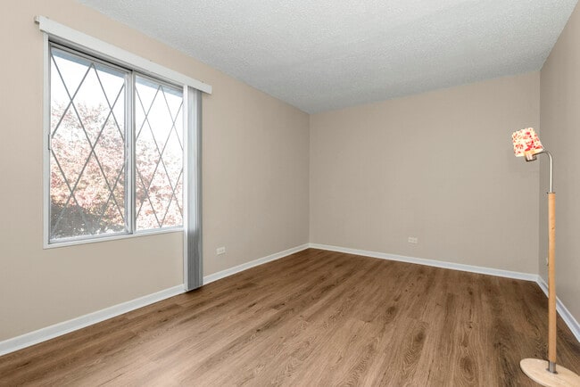 Building Photo - 13616 Lamon Ave