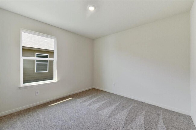 Building Photo - 353 Cres Park Dr