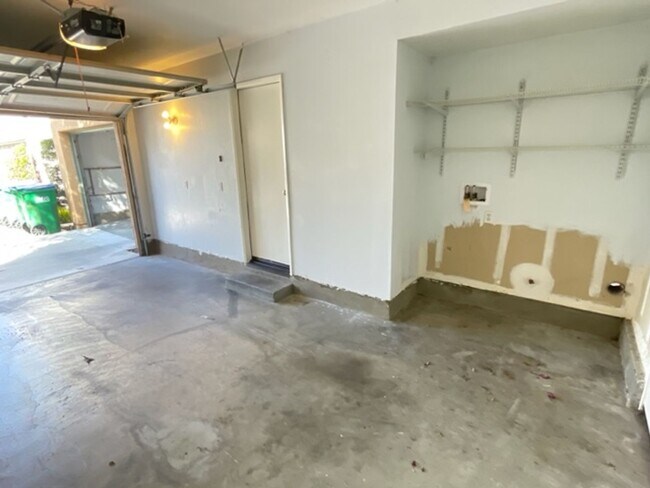 Building Photo - **Coming Soon**3 Bedroom 2 Bath Home in th...