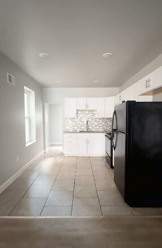 Building Photo - 5703 Delancey St