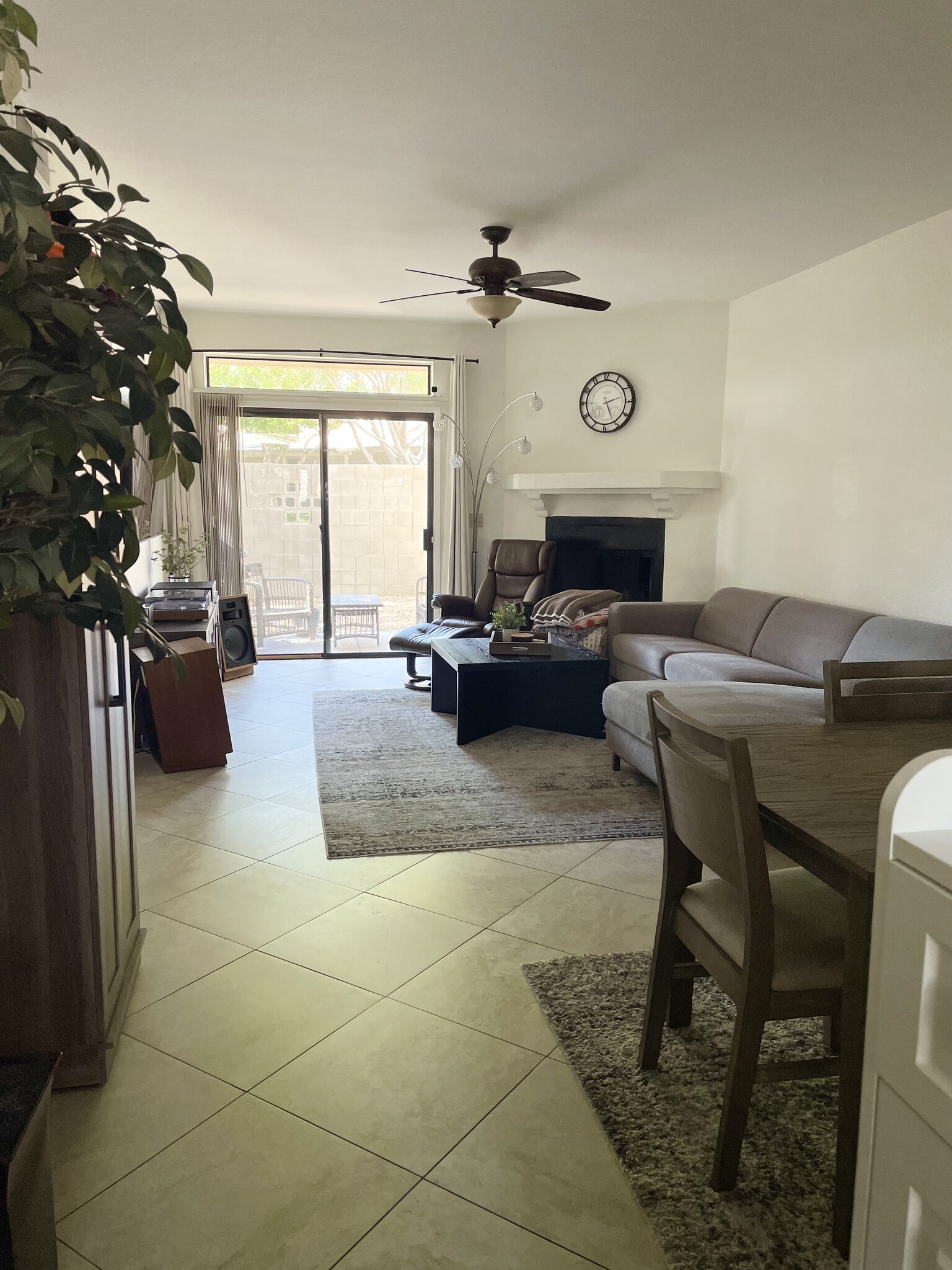 Living space - 7101 W Beardsley Rd
