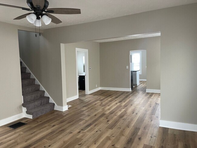 Building Photo - Nicely updated- Four Bedroom Home on the NE side of Grand Rapids!