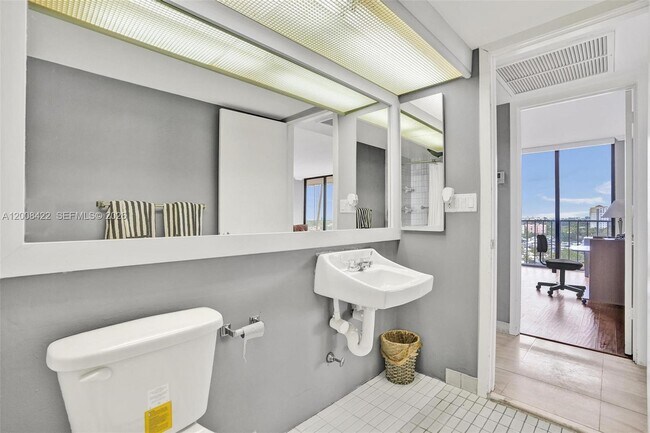 Building Photo - 19355 Turnberry Way