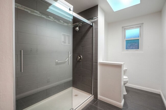 Building Photo - Beautifully Renovated 3-Bedroom Home with ...