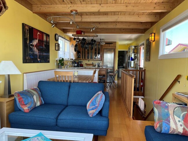 Building Photo - Adorable Sausalito Houseboat Fully Furnish...