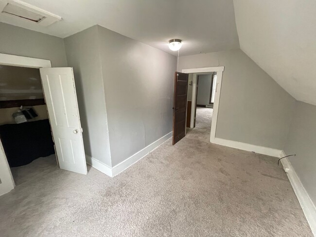 Building Photo - Four Bedroom Available in Delphi IN
