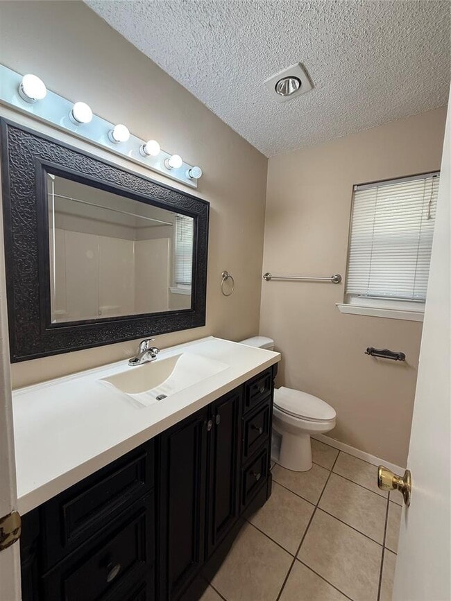 Building Photo - 1402 Westcott Dr