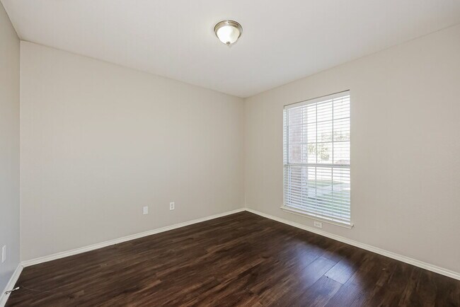 Building Photo - 2602 Pioneer Ln