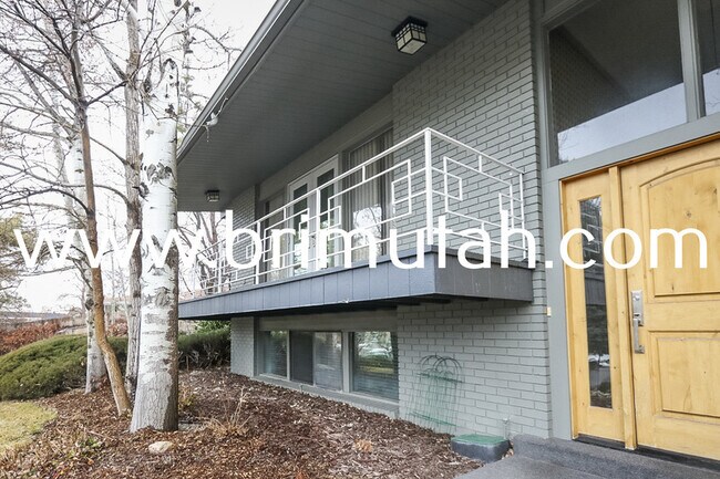 Building Photo - 4717 Naniloa Dr