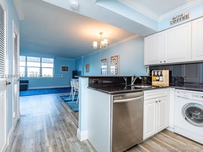 Building Photo - 2501 S Ocean Dr
