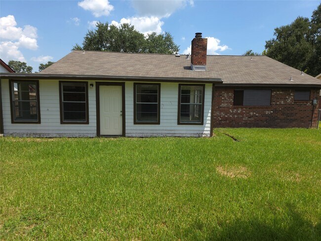Building Photo - 4860 Kentington Dr