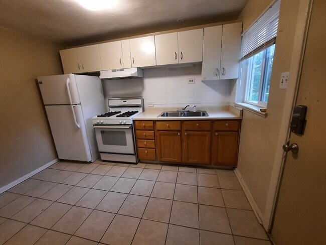 Building Photo - Now Leasing: 1BR Ground-Level Apartment in...