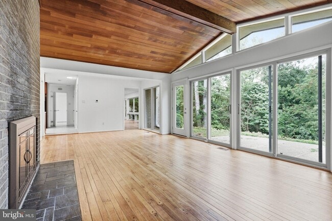 Building Photo - 8804 Mansion Farm Pl