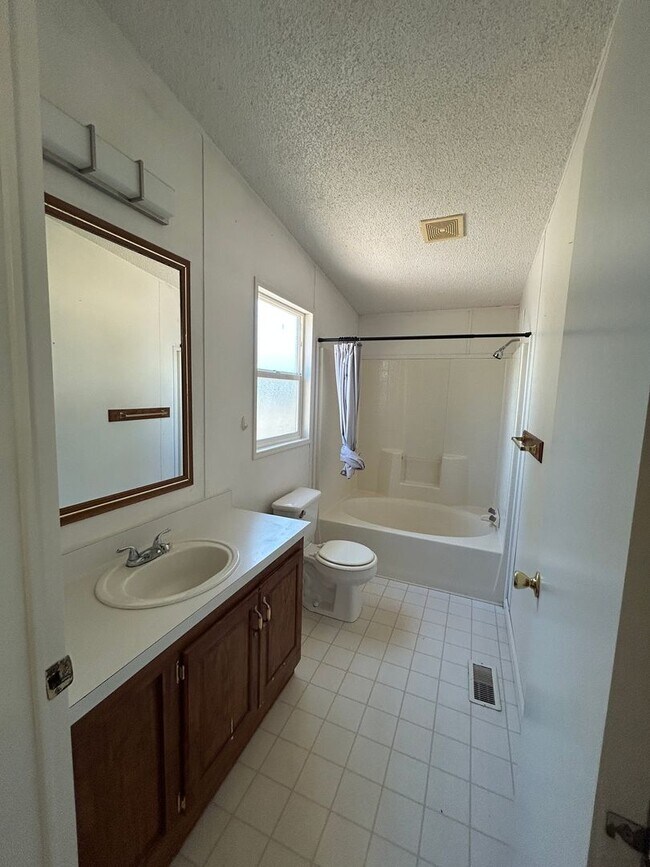 Building Photo - 40771 Blue Oak Dr