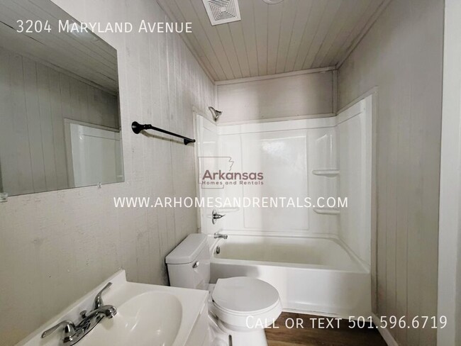 Building Photo - 3204 Maryland Ave