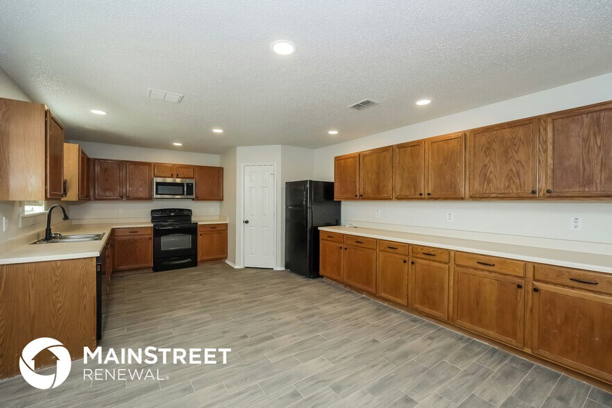 Building Photo - 1916 Lariat Dr