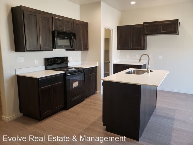 Building Photo - 5 br, 3.5 bath House - 788 N 2560 E
