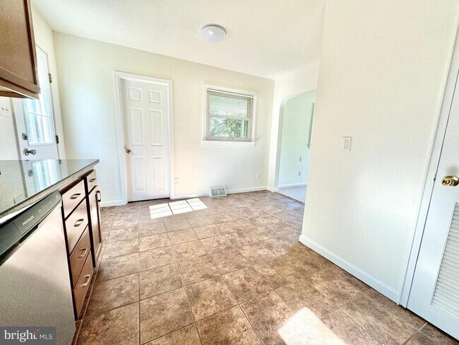 Building Photo - 218 Webbs Ln