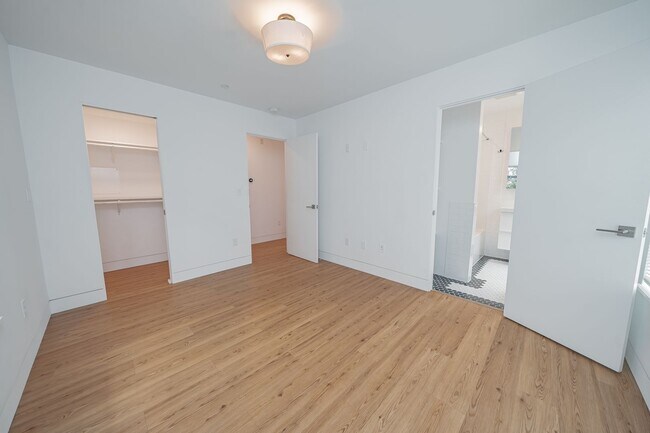 Building Photo - 848 32nd St