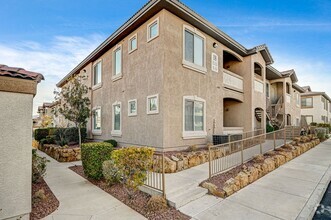 Building Photo - 3 Bdrm 2 bath 1 car garage Henderson