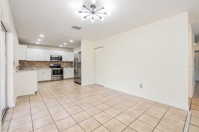 Building Photo - 2118 Ashley Lakes Dr