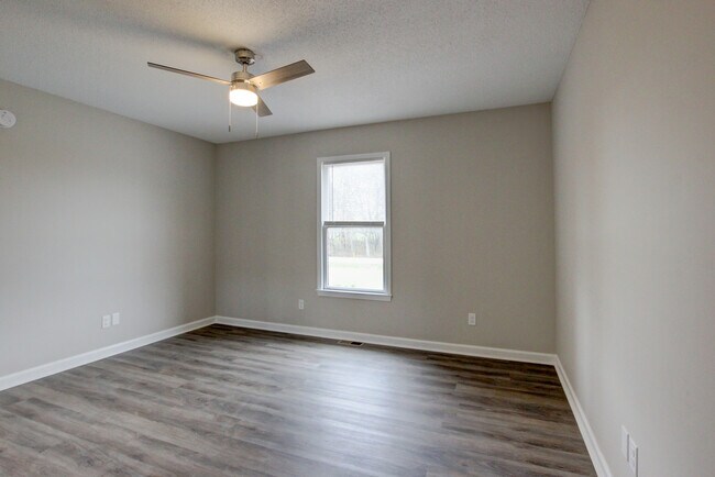 Building Photo - 2481 Clarksville Rd
