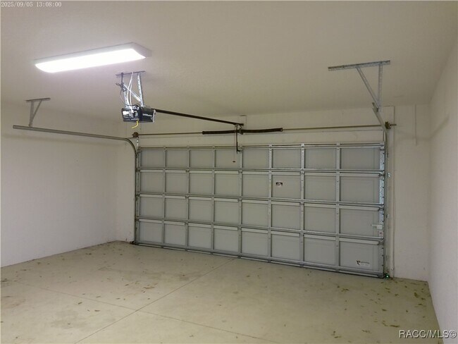 Building Photo - 9252 N Agatha Dr