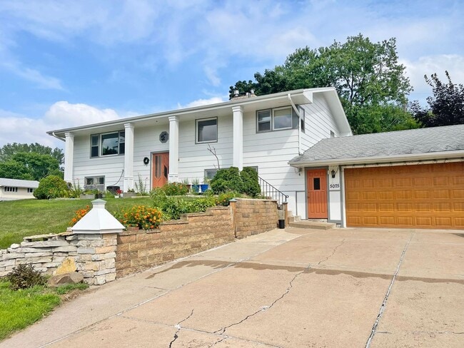 Primary Photo - Spacious 5 Bedroom with New Paint and LVP ...